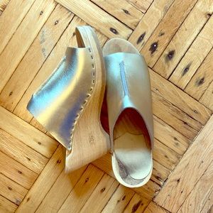 Metallic Wedge Mule Clogs
